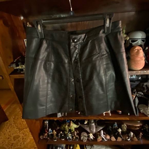 Dresses & Skirts - Mini skirt size large black poliuretano material